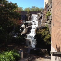seattle waterfall garden park