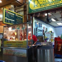 Photo taken at Restoran Sri Brinchang by Welfred Suto on 6/26/2011