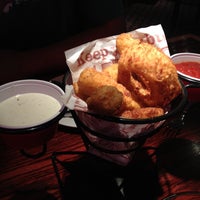 Photo taken at Red Robin Gourmet Burgers and Brews by Whit on 7/28/2012