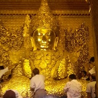 Photo taken at မဟာမုနိဘုရားကြီး Maha Myat Muni Buddha Image by Kyaw Min S. on 8/12/2012