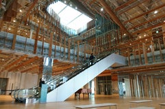 富山市ガラス美術館