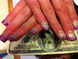 Nail Art And Spa 224 802 2933 Elgin Il 60123 Manicure Jane Tran Of Nail Art And Spa In Elgin Applies The Veins Feathers For