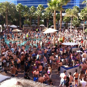 Lists Featuring The Pool At Linq 16 Places Including Rehab Drai S Beach Club Nightclub Daylight Bare Pool Lounge Grand Complex Lazy River