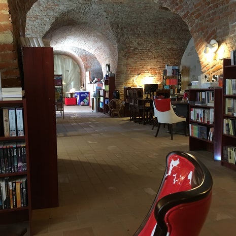 Saloanele De Carte R&R