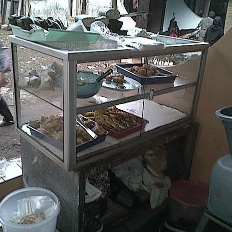Rumah - warung nasi uduk & gorengan Ibu Rabiyo