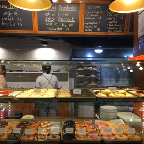 Cello's Doughnuts and Dips