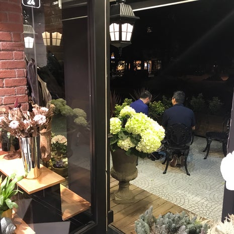 Maıa Flower & Coffee Shop