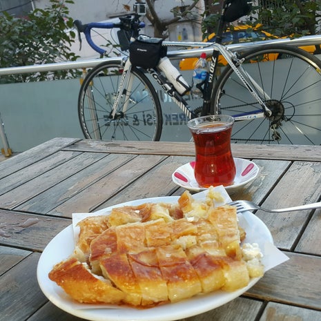 Meşhur Sarıyer Börekçisi