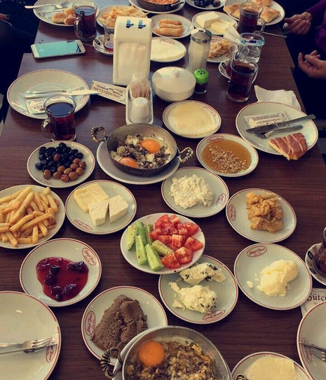 Edremit Sütçü Fevzi Kahvaltı Salonu