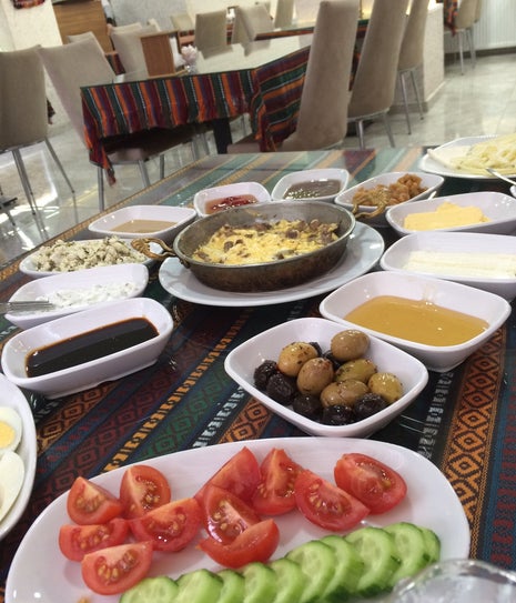 Aşiyan Cafe (Van Kahvaltı Sofrası)