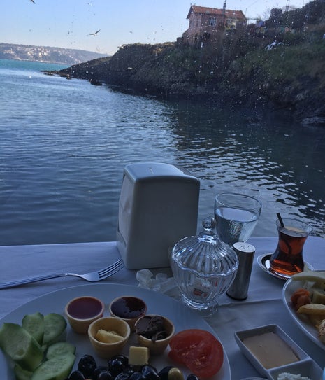 Garipçe Koliva Kahvaltı Balık