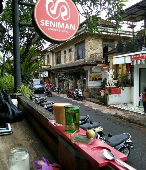 Seniman Coffee Studio