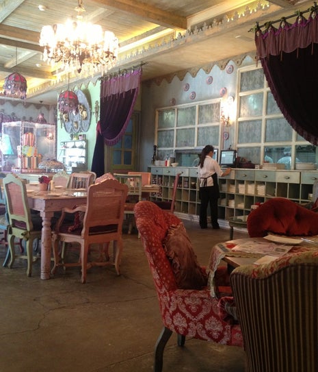 Shakespeare and Co. شكسبير أند كو