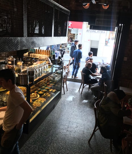 Viyana Kahvesi & Çikolata Kutusu