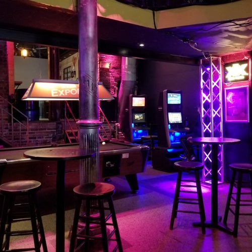 gay bars seattle hotels near