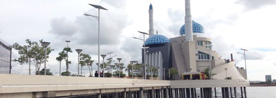 Masjid Amirul Mukminin Masjid Terapung iMakassari 