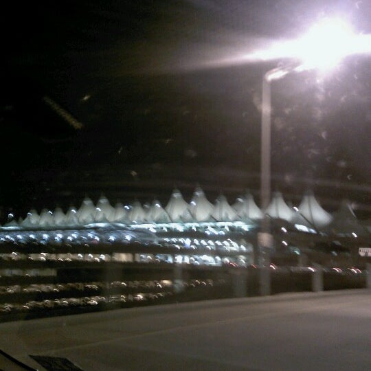 DIA Passenger Pickup Airport in Denver International Airport