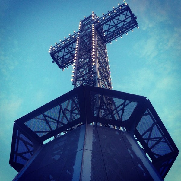 La Croix du MontRoyal Monument / Landmark in Montréal