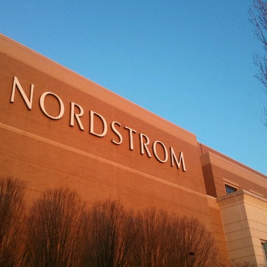 Nordstrom Roosevelt Field Clothing Store in Garden City