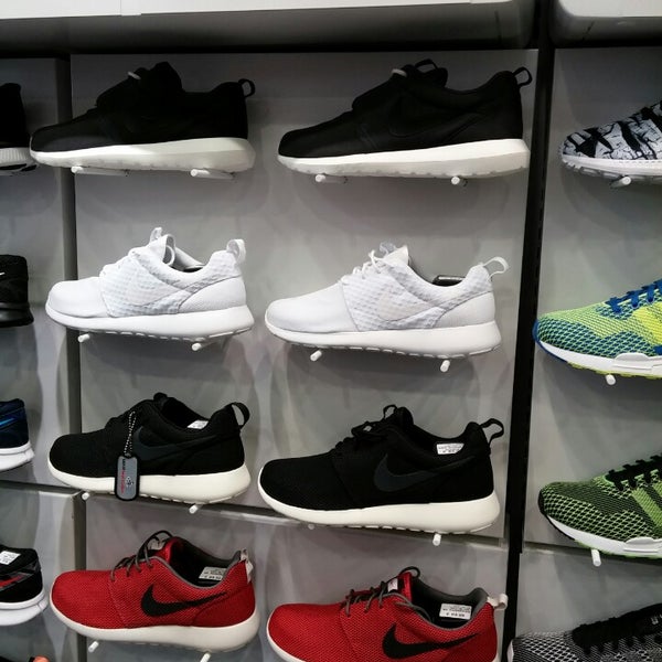 Foot Locker - Shoe Store in Πυλαία