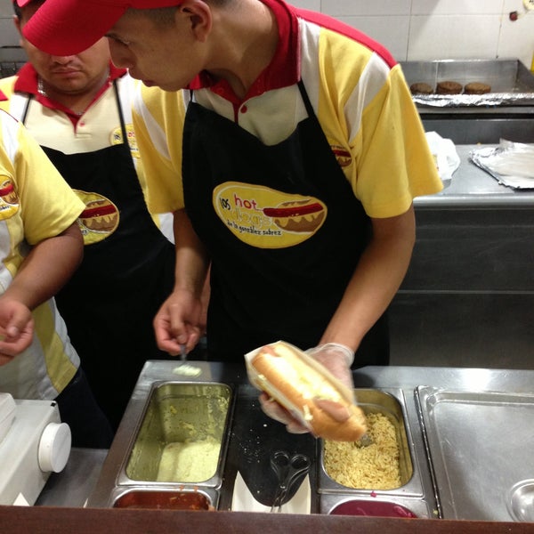 Los Hot Dogs de la Gonzalez Suárez 10 tips de 239 visitantes