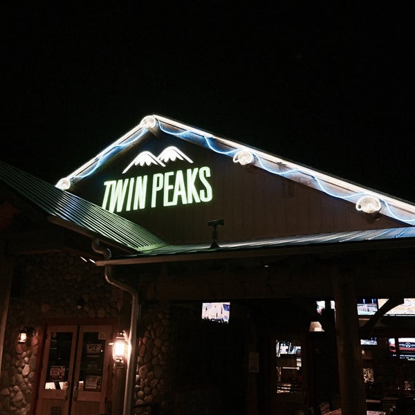 Twin Peaks West Restaurant in El Paso