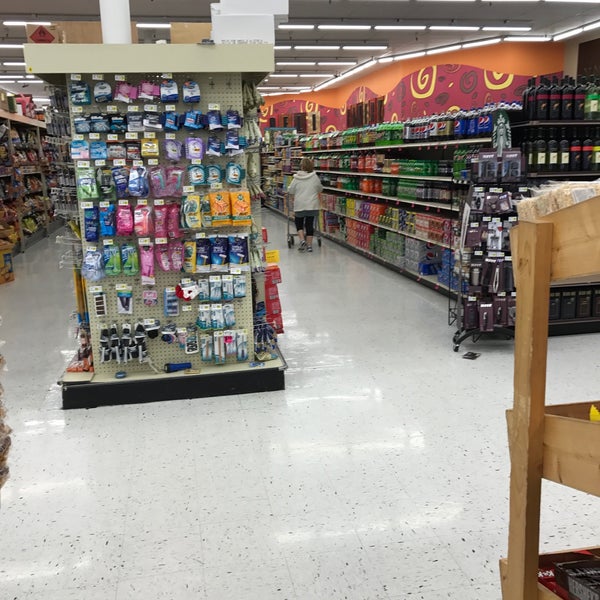 Superlo Foods Supermarket in Memphis