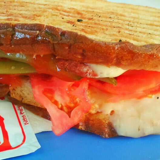 Aşkın Tost Evi 1989 Ayvalık�ta Sandviç Mekanı