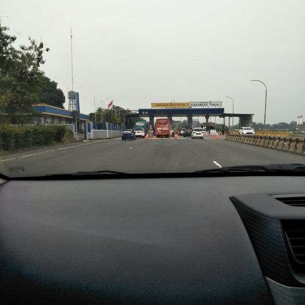 Gerbang Tol  Karawang  Timur  Loket Tol 