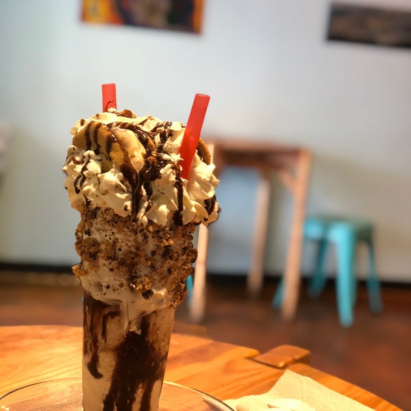 Volcano Shakes Ice Cream Shop in Honolulu
