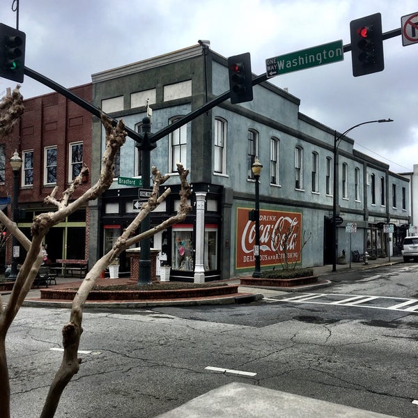 Gainesville Circle In Square Park in Gainesville