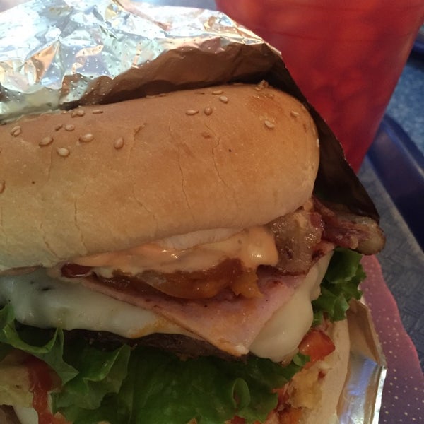 Cali Buger Burger Joint in Elizabeth