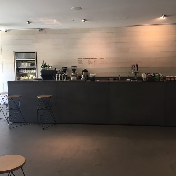 ALO Yoga Store Clothing Store in West Los Angeles