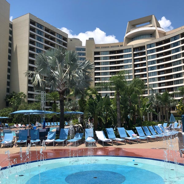 Bay Cove Pool Disney's Contemporary Resort 9 tips