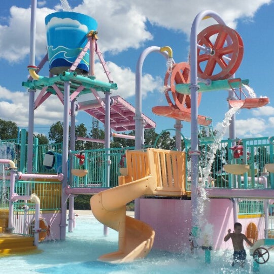 red-oaks-waterpark-madison-heights-mi