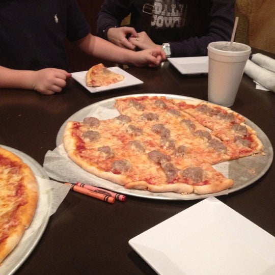 Arris' Pizza Pizza Place in Jefferson City