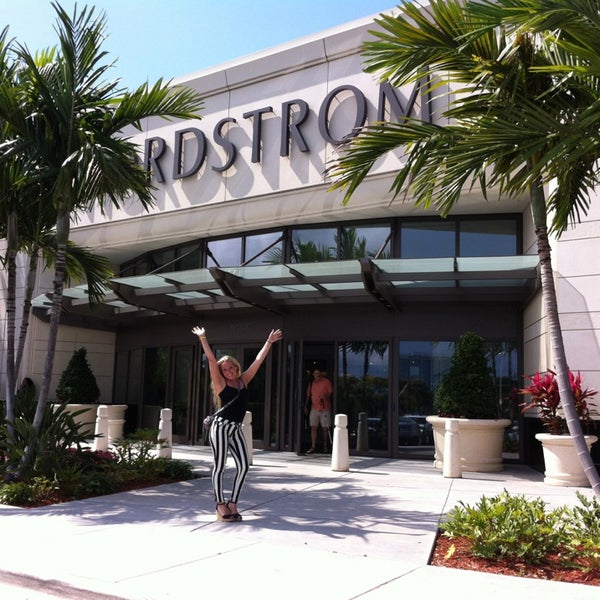 Nordstrom Aventura Clothing Store