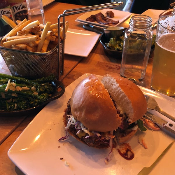 8oz Burger & Co. - Burger Joint in Ballard