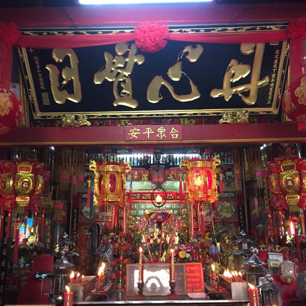 guan yu statue shrine