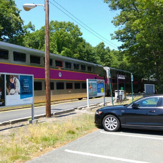 MBTA Wellesley Farms Commuter Rail Station Train Station in Wellesley