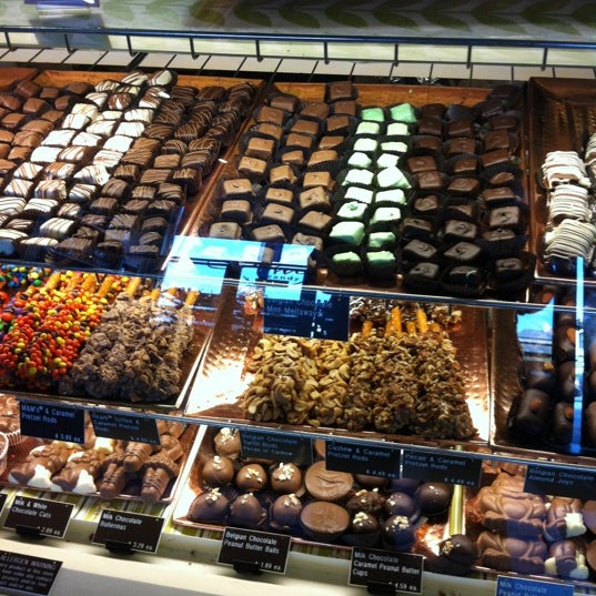 Amy's Candy Kitchen & Gourmet Caramel Apples Cedarburg, WI