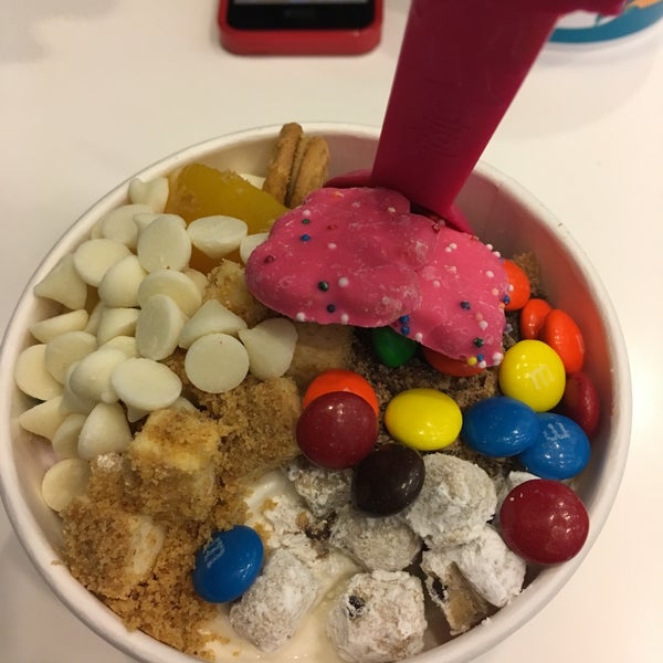 Yogurtland East Hollywood 3 tips from 193 visitors