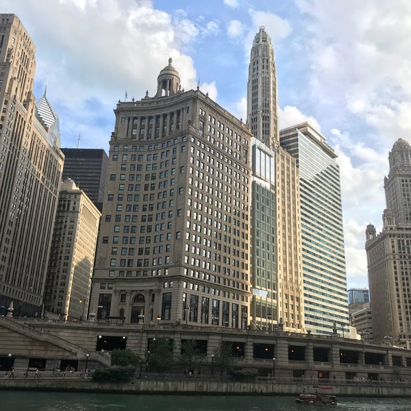 Chicago Water Taxi (Michigan) River North 14 tips from 1146 visitors