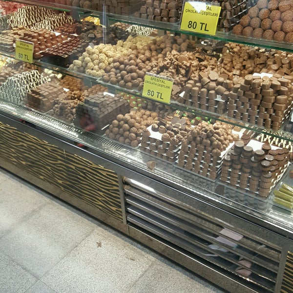 Öksüzler Hatay�da Şekerci Dükkanı