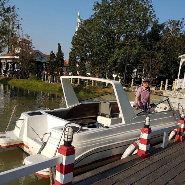  Pantai Marina Ancol Beach in Jakarta Utara