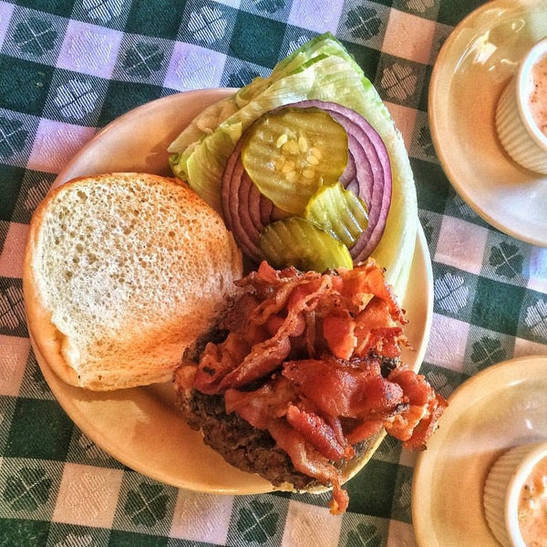 J.G. Melon Burger Joint in New York