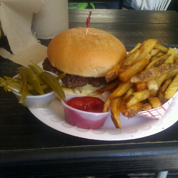 Hubcap Grill Burger Joint in Houston