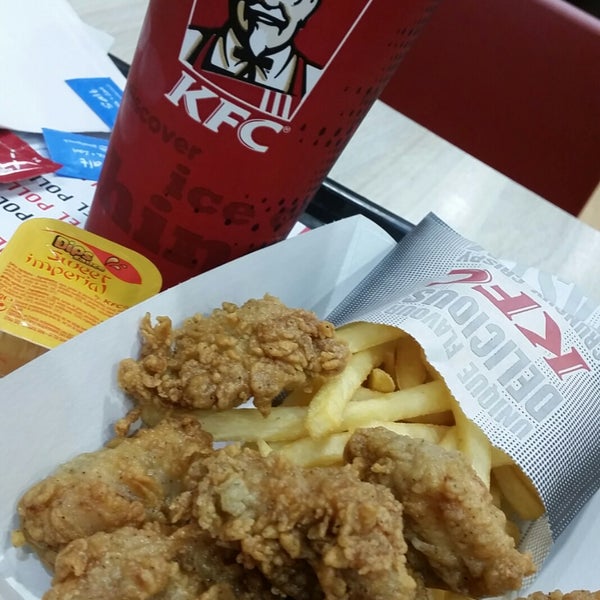photos at kfc fried chicken joint in la sagrada familia photo taken at kfc by ashley s on 2 2 2018