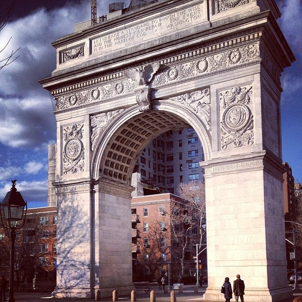 washington square arch location