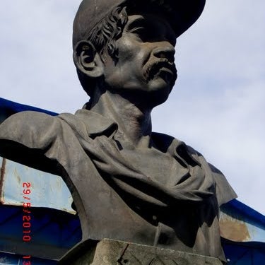 Patung gomblo